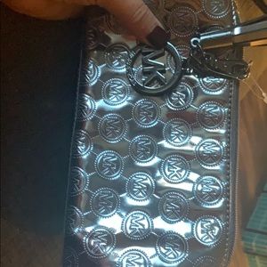 Micheal kors makeup bag